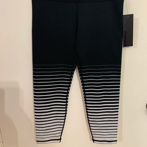 Mono B Capris: Black w/Stripe